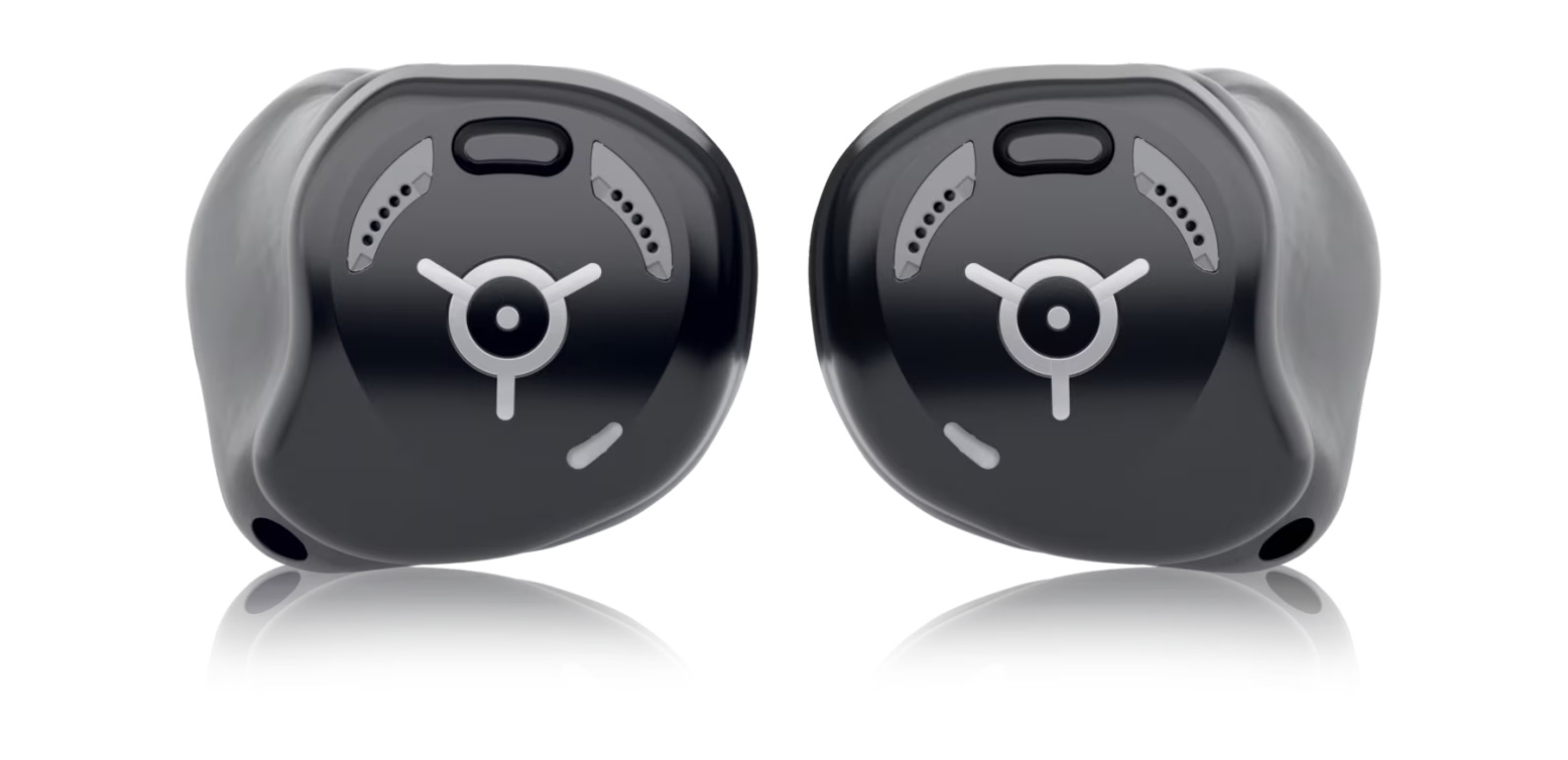 インセラS-R 補聴器本体と充電器のクローズアップ