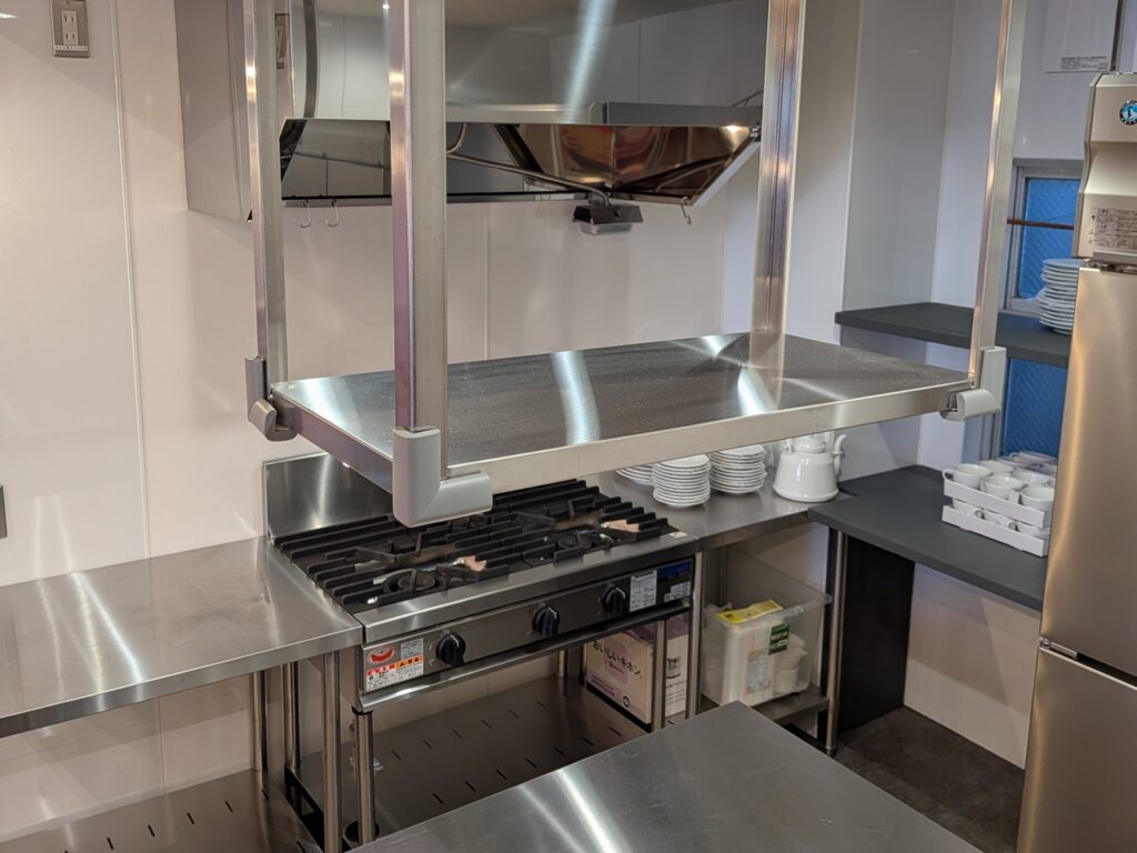 たかまつトコトコのキッチン周り