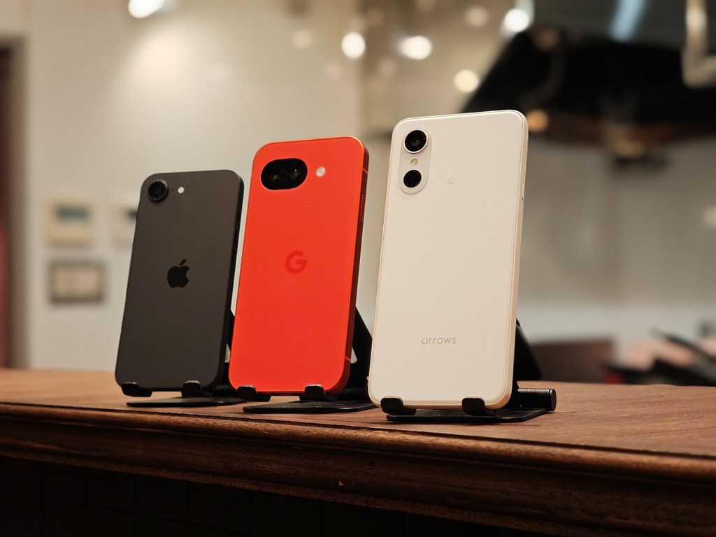iPhone 16e・Pixel 10a・arrows We3の3機種を並べた比較イメージ